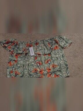 New Off The Shoulder Guess Top